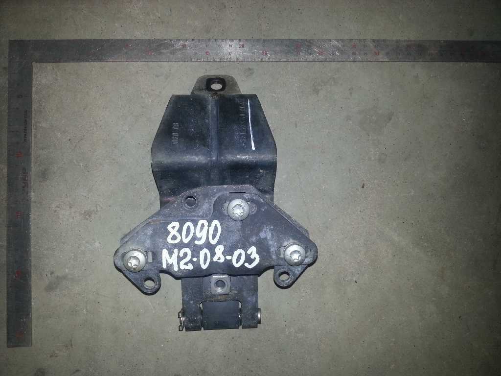 петля капота б/у - 3